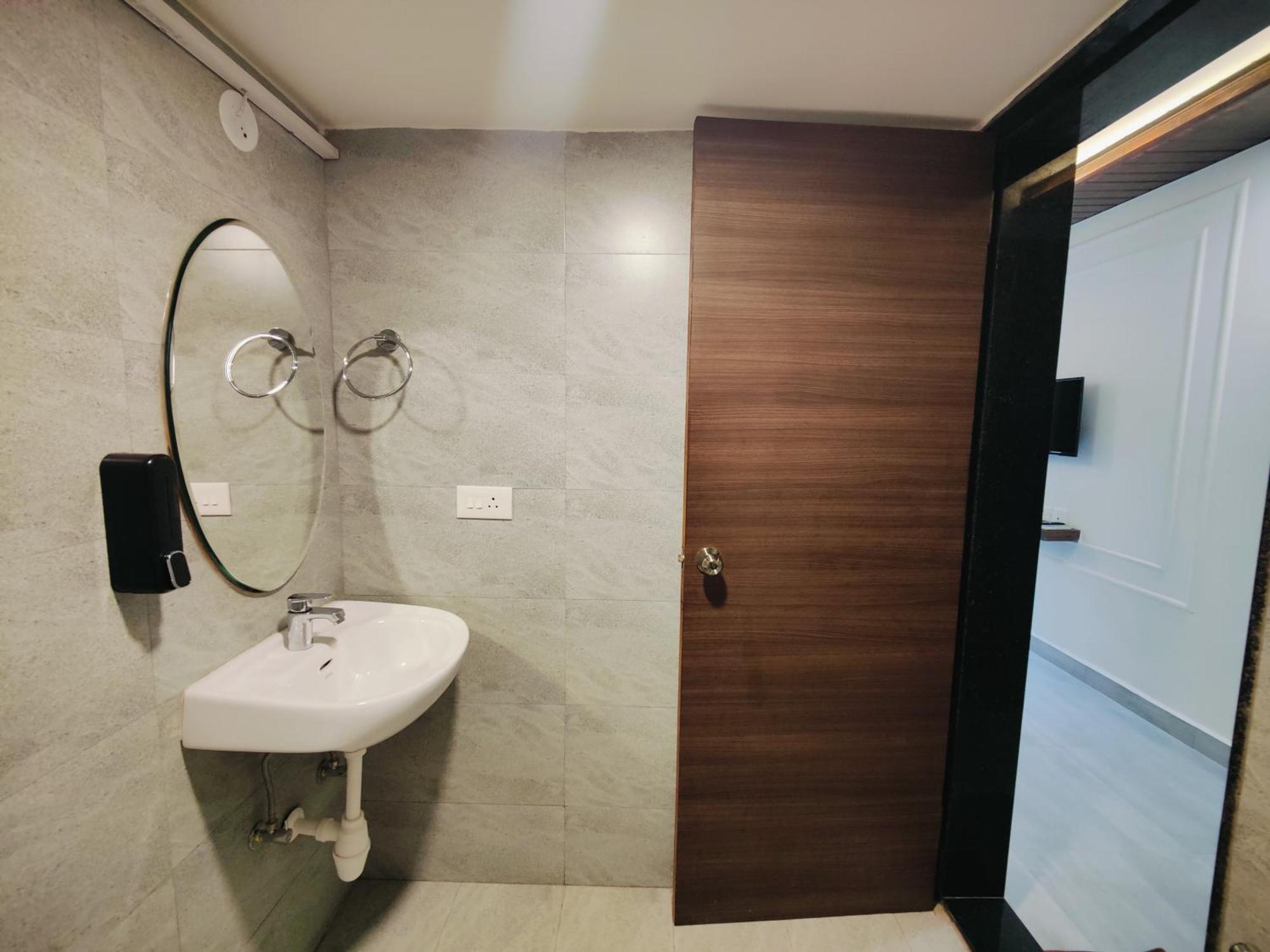 Kevin'S House By Travelkrafts Hotel Anjuna Bagian luar foto